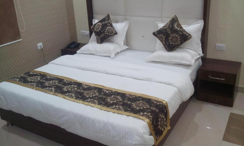 Hotel Ss Grand Лакхнау Екстер'єр фото